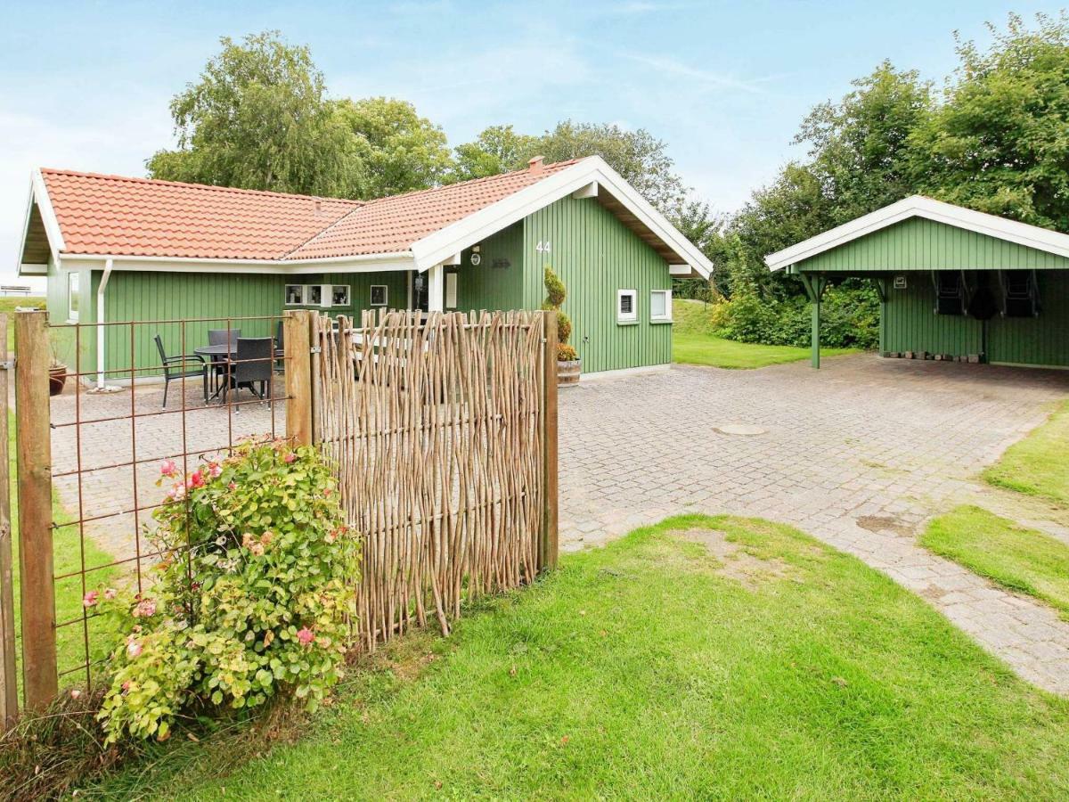 6 Person Holiday Home In Otterup Extérieur photo