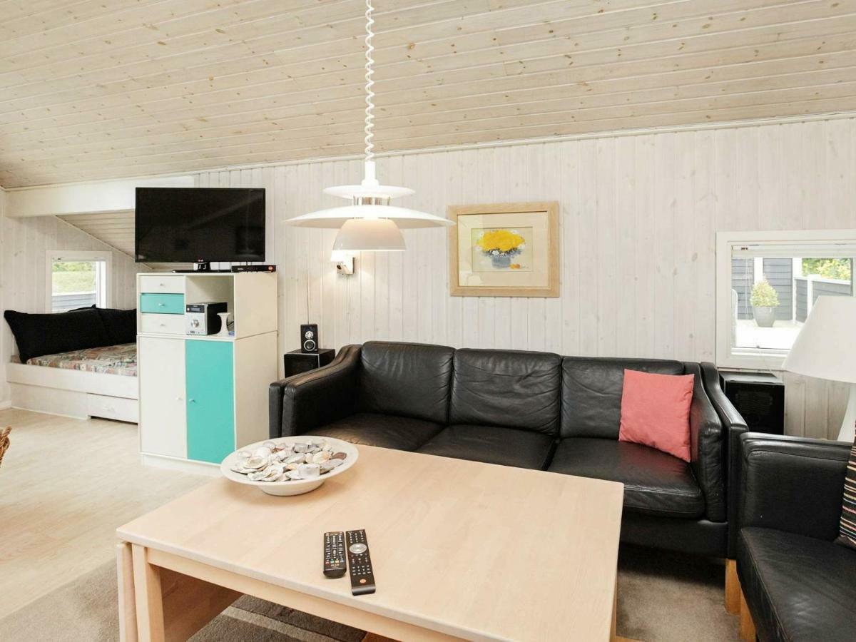 6 Person Holiday Home In Otterup Chambre photo